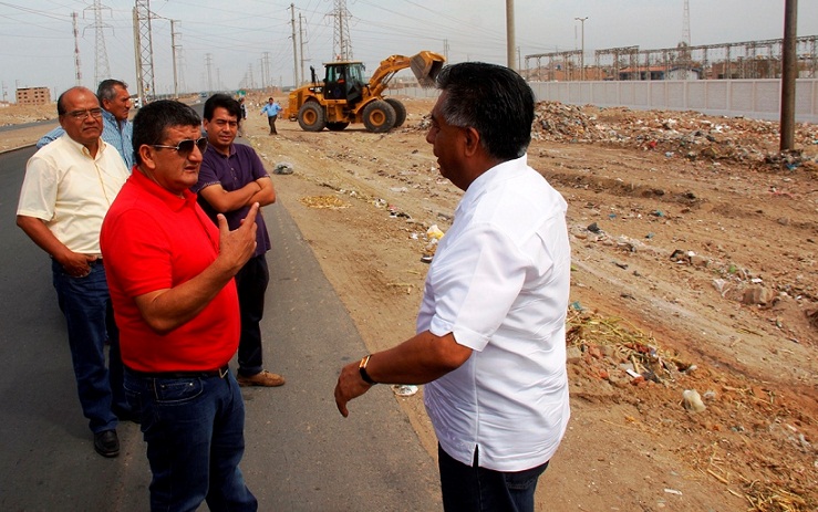  Presidente regional y alcalde de Chiclayo supervisan limpieza en vía de evitamiento