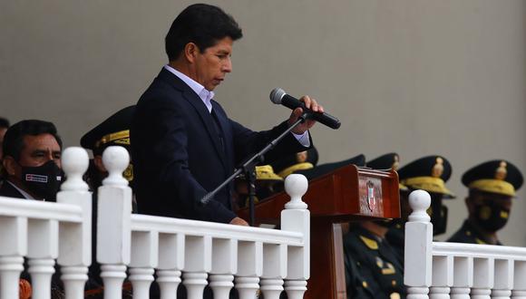 Miembros del GEIN se retiran de ceremonia por el Día de los Héroes de la Democracia ante llegada de Castillo 