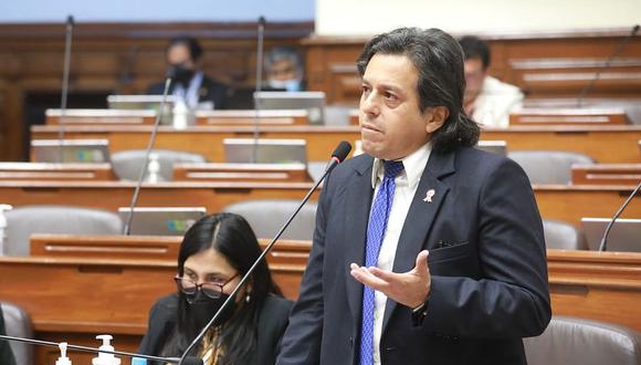 Piden a ministro de Transportes explique designación de Virgilio Acuña como viceministro