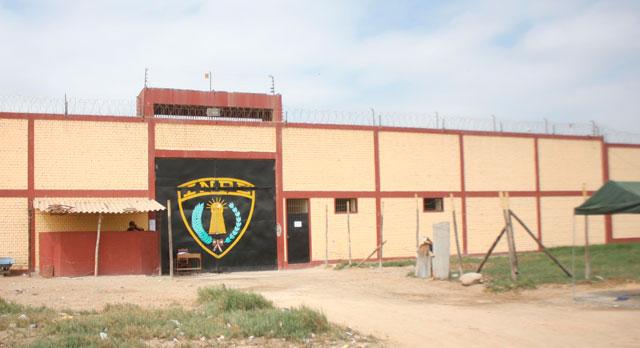 Denuncian que agente del Inpe golpeó brutalmente a interno del penal de Chiclayo