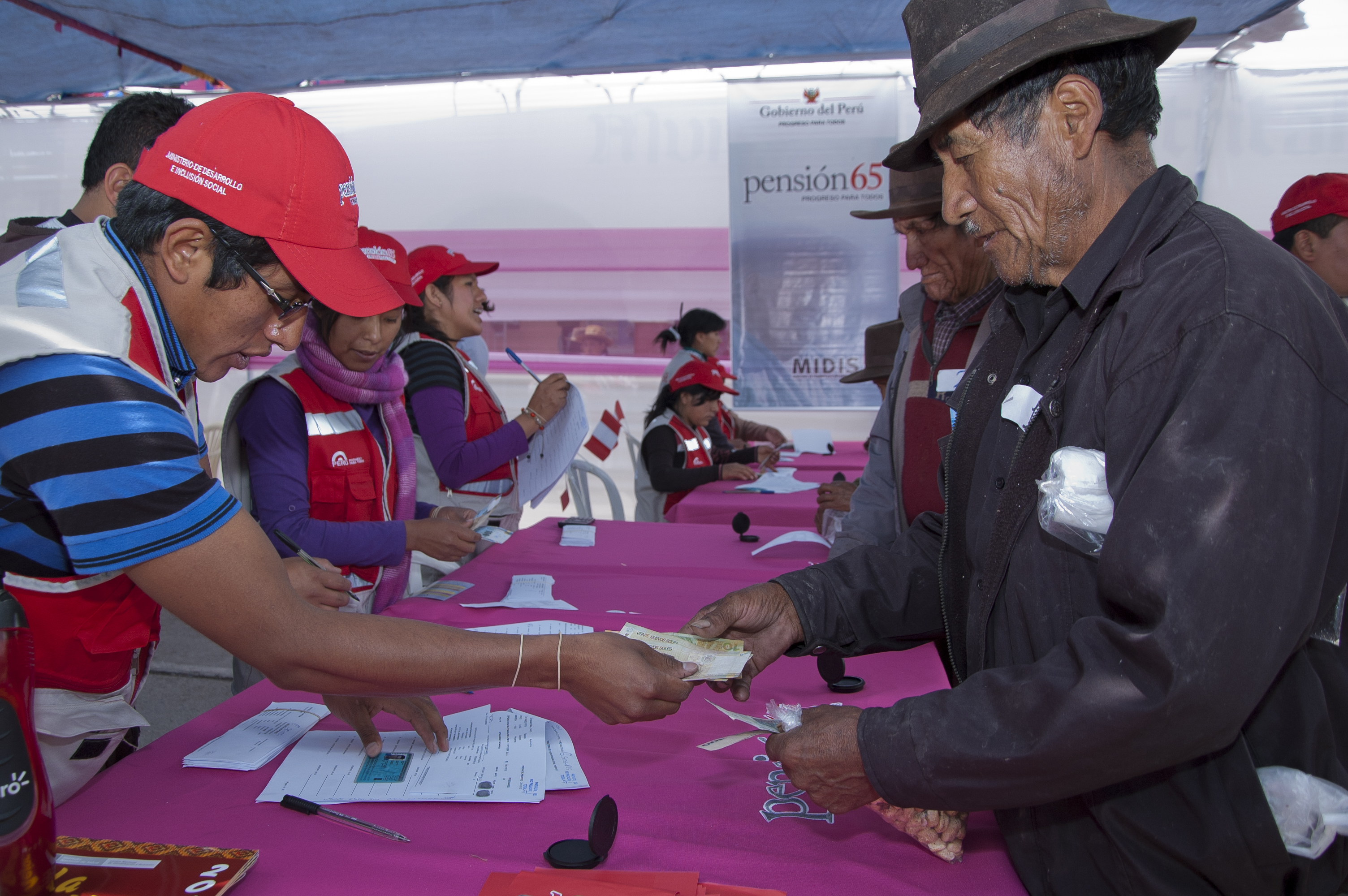 Lambayeque: 15 mil adultos mayores en pobreza recibirán subvención especial de "Pensión 65"