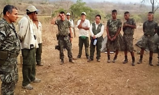 Personal del Ejército ayuda a sofocar incendios forestales en Lambayeque