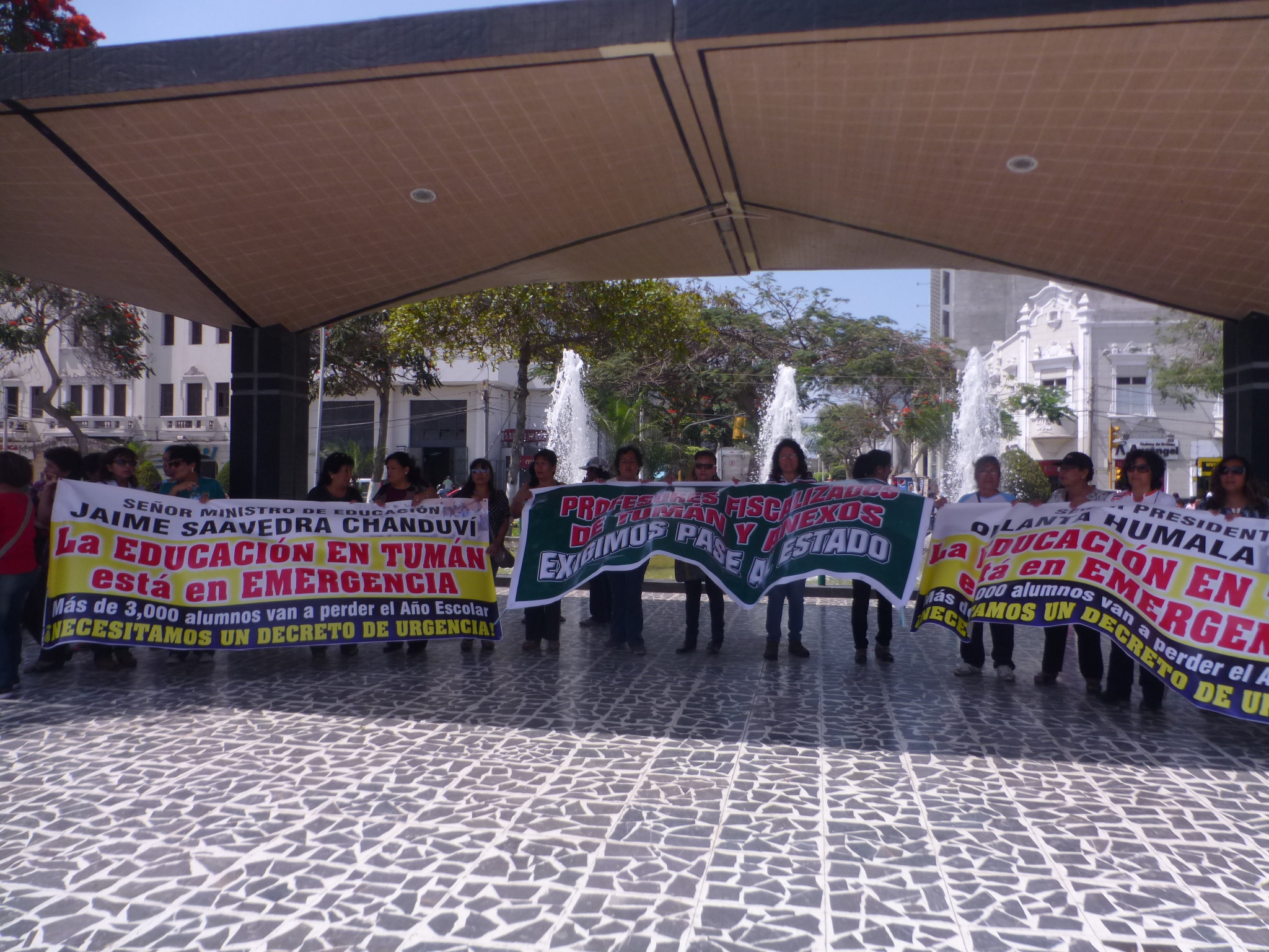 Docentes fiscalizadores de Tumán llevan cinco días de huelga