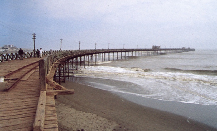 Indeci advierte a la población no acercarse a playas por fuertes oleajes