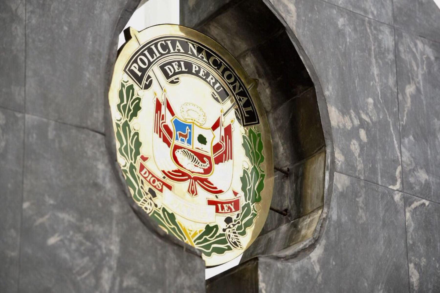 Pleno aprueba dictamen que faculta a PNP a investigar delitos