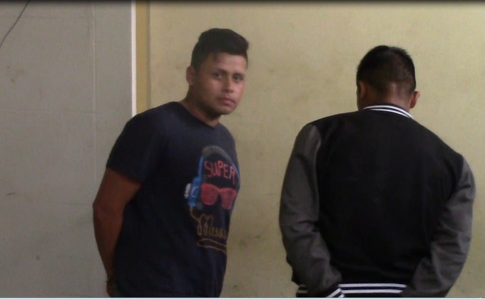 Intervienen a policías por robo de celulares