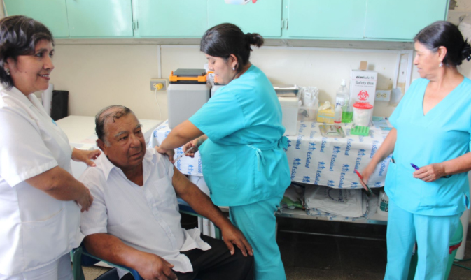 Policlínicos de EsSalud en Chiclayo vacunarán a niños y gestantes