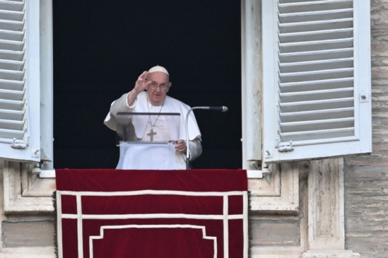 Papa Francisco pide el fin de la violencia en Perú y anima al diálogo 