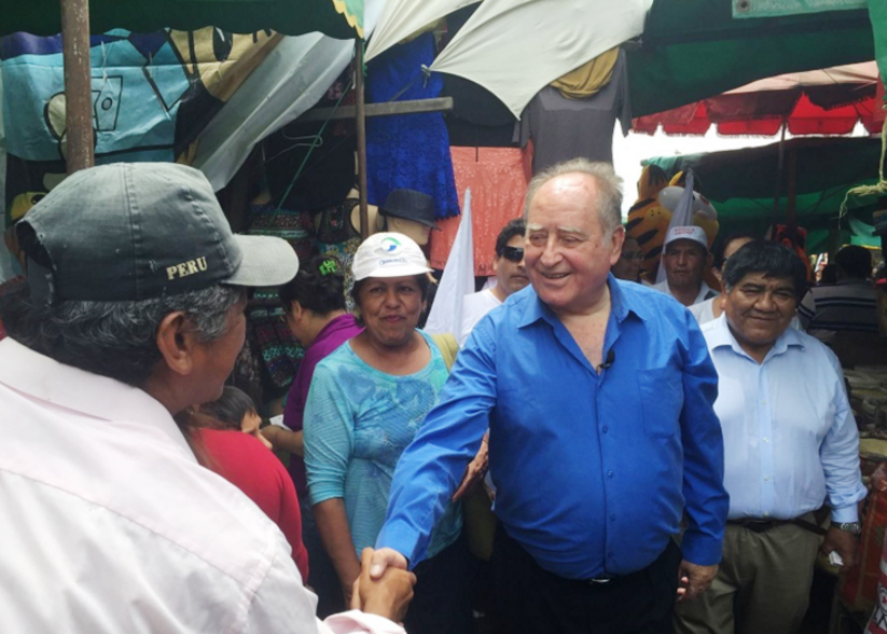 Candidato presidencial Flores Araoz recorrió calles de Chiclayo