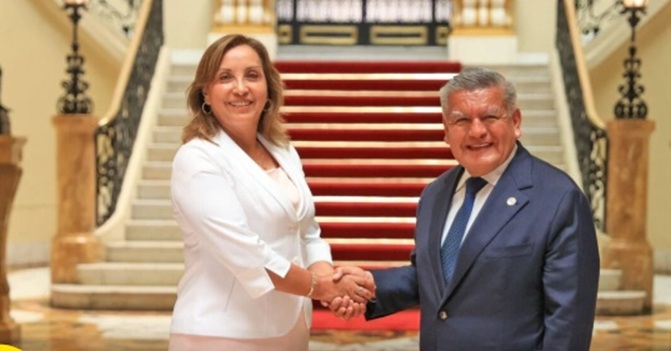 César Acuña dice que no apoya a la presidenta de la república, sino "al gobierno en general"