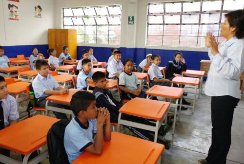 El Ministerio de Educación aclara que aumento salarial para maestros tendrá vigencia permanente
