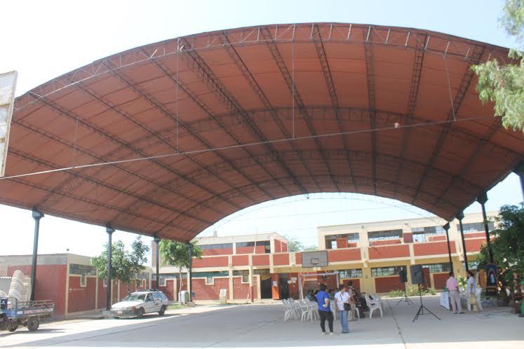 Municipio de La Victoria protege a estudiantes de los intensos rayos solares