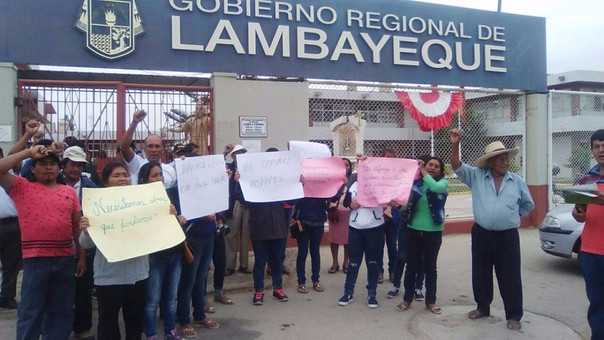 Pobladores de Las Juntas protestan por abandono de obras afectadas por lluvias
