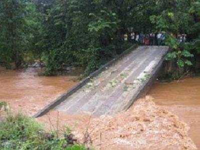 Varias ciudades del norte del país son declaradas en emergencia por lluvias y oleajes