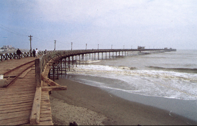 Cuatro puertos cerrados en Lambayeque por oleajes 