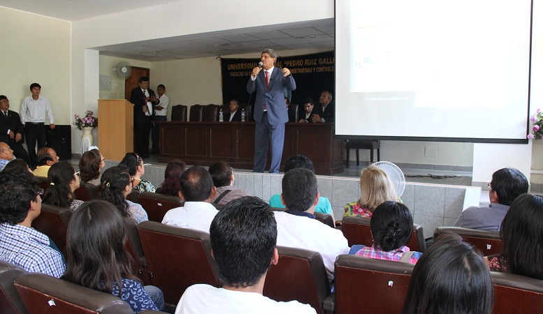 Raúl Diez Canseco fue ponente en conferencia sobre universitarios emprendedores