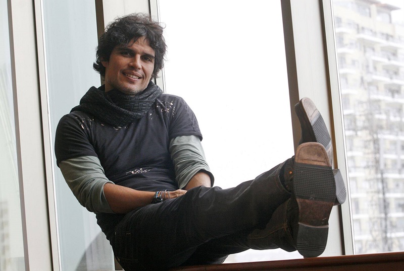 Raúl Romero interpreta canción de Pedro Suárez con letra adaptada al aislamiento social