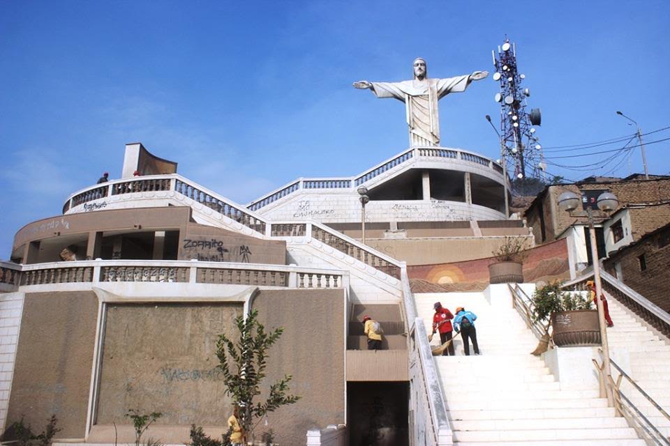Obreros recogieron dos toneladas de basura en la imagen de Cristo Redentor