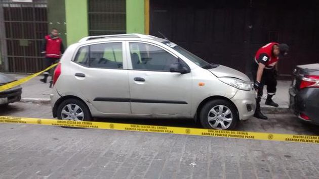  Agentes encuentran granada de guerra en automóvil