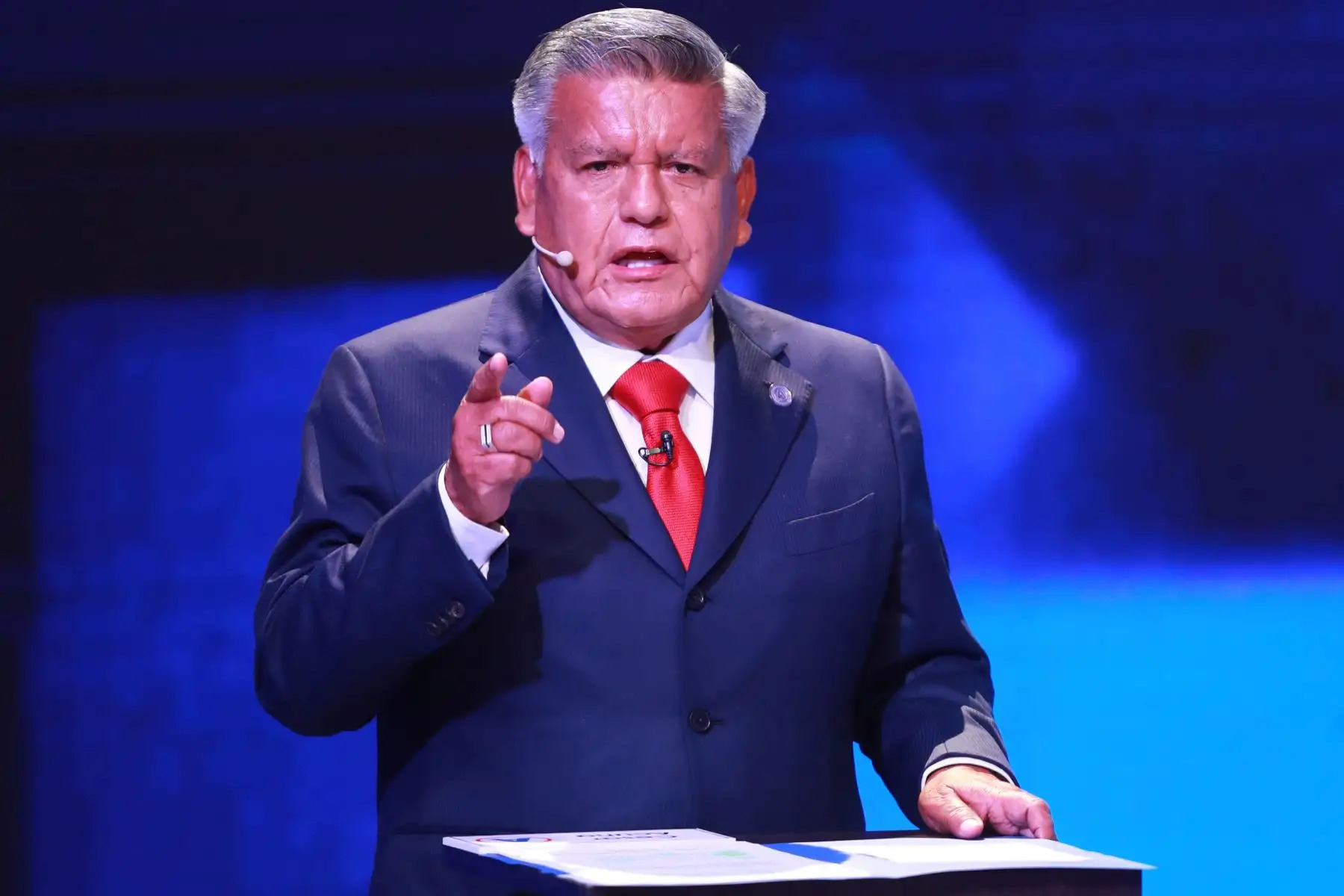 César Acuña renuncia al cargo de gobernador d y anuncia que postulará a la Presidencia