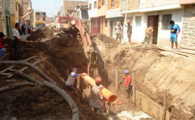 Realizan reparación de colector oeste en Lambayeque
