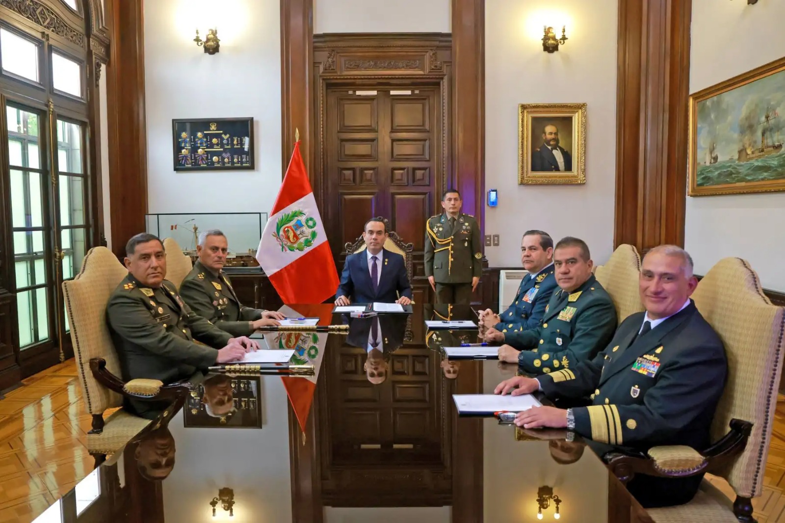 Presidente Jerí convocó a Fuerzas Armadas y PNP para evaluar acciones ante criminalidad