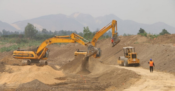 Construyen enrocado en río Reque y canal Taymi antiguo ante El Niño