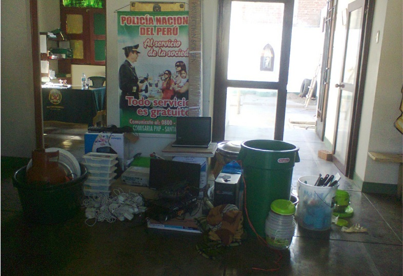 Profesor roba computadoras en colegio de Santa Rosa