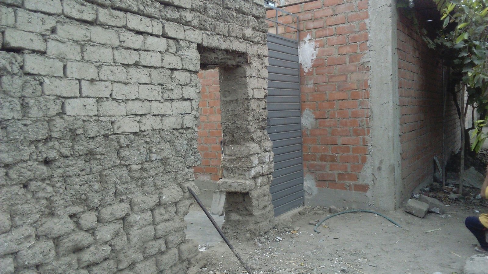 Delincuentes realizan forado para robar ganado en casa de Monsefú