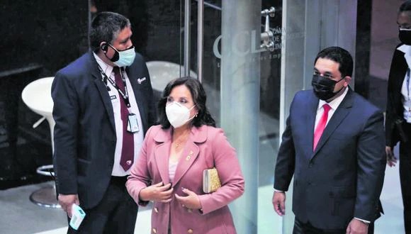 Perú Libre pide expulsión de Boluarte como militante por “desprestigiar la imagen” de Vladimir Cerrón