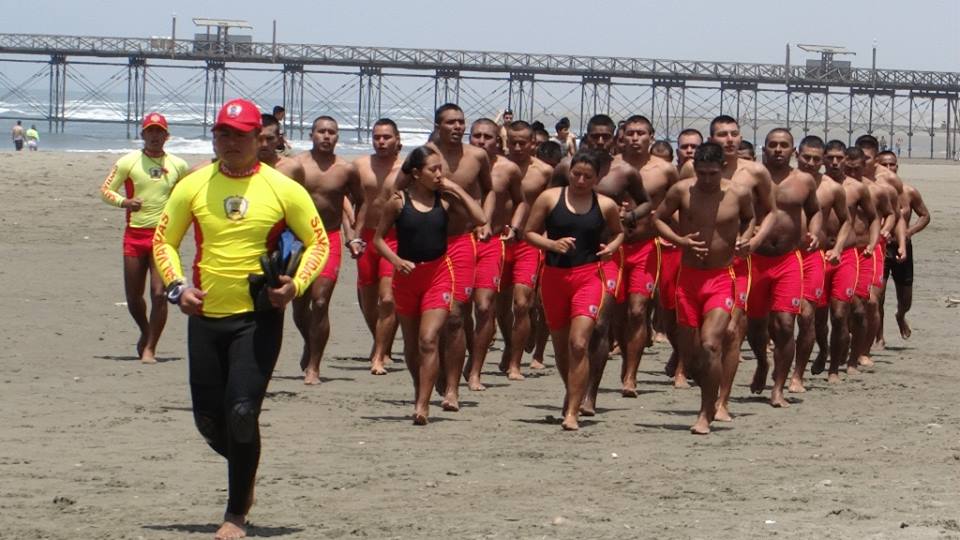 Clausuran curso de Salvataje de la Policía Nacional para auxiliar bañistas del litorial de Lambayeque