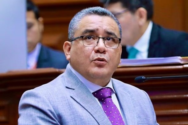 Congresista Málaga pide información sobre actividades y funciones de Juan José Santiváñez