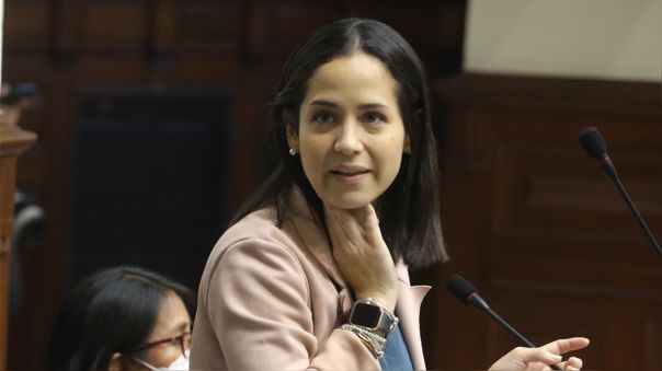 Congresistas presentan denuncia contra Sigrid Bazán ante la Comisión de Ética