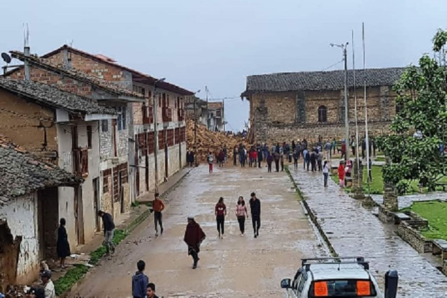 Reportan decena de heridos y más de medio millar de damnificados por sismo de 7.5 en Amazonas