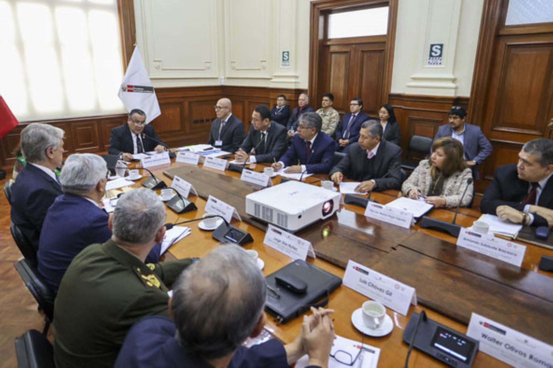 Adrianzén enfatiza necesidad de impulsar estrategia integral contra la minería ilegal