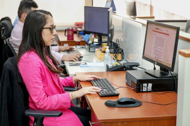 Bachiller en derecho con discapacidad visual ganó concurso público en ubicación de técnico en abogacía en el TC