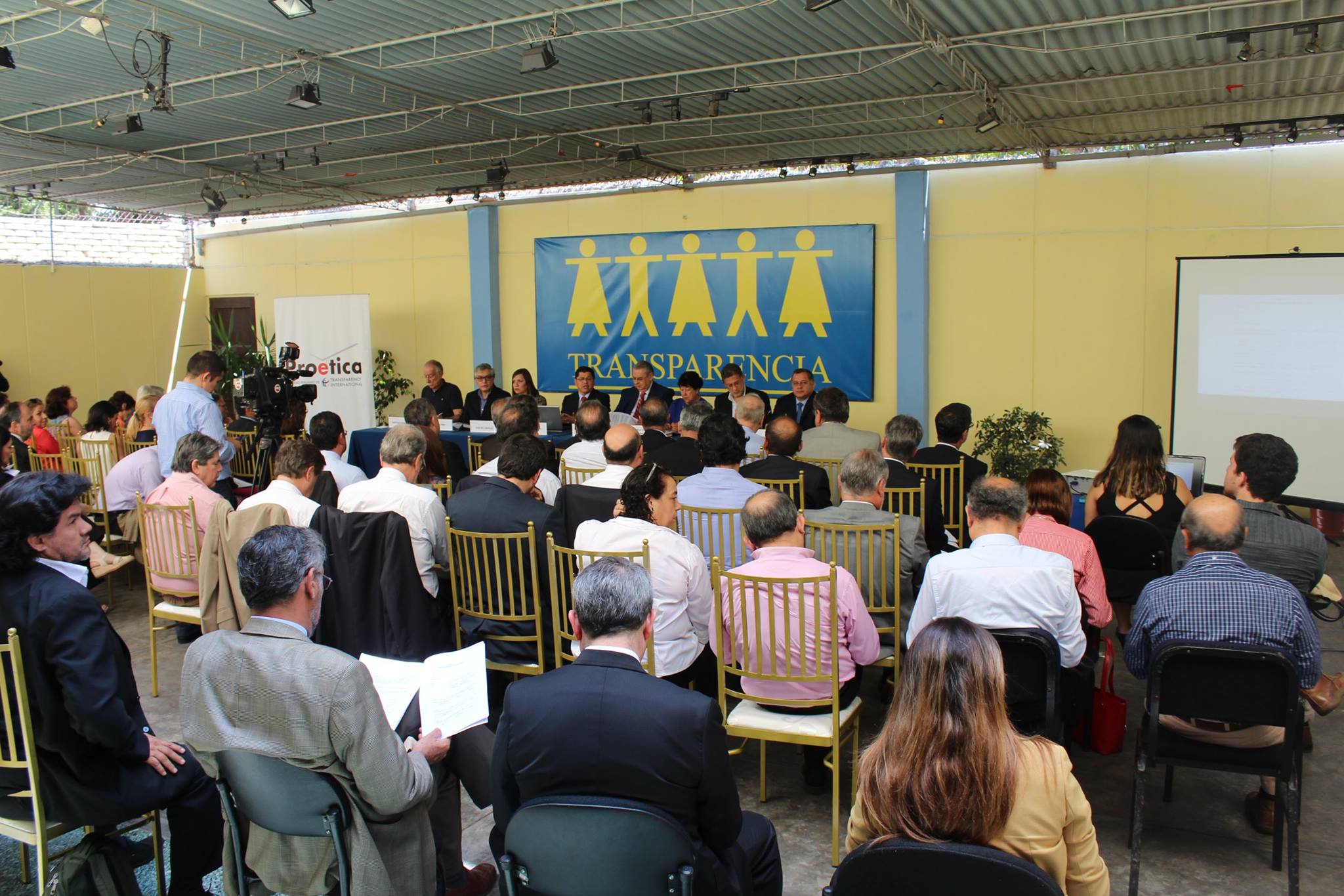 Transparencia exhorta a completar y mejorar normas para garantizar lucha anticorrupción 