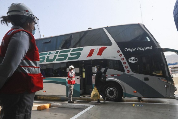 Transporte terrestre de pasajeros estará autorizado excepcionalmente hasta el 2 de febrero en 9 regiones