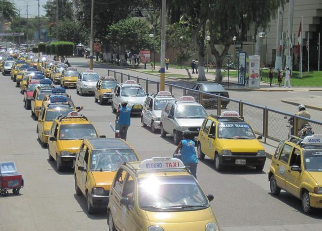 Transportistas protestan en contra de Sutran por abuso de papeletas