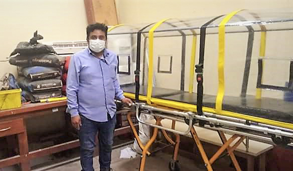 Alumno de UCV fabrica cápsula de aislamiento para traslado de pacientes de Covid-19