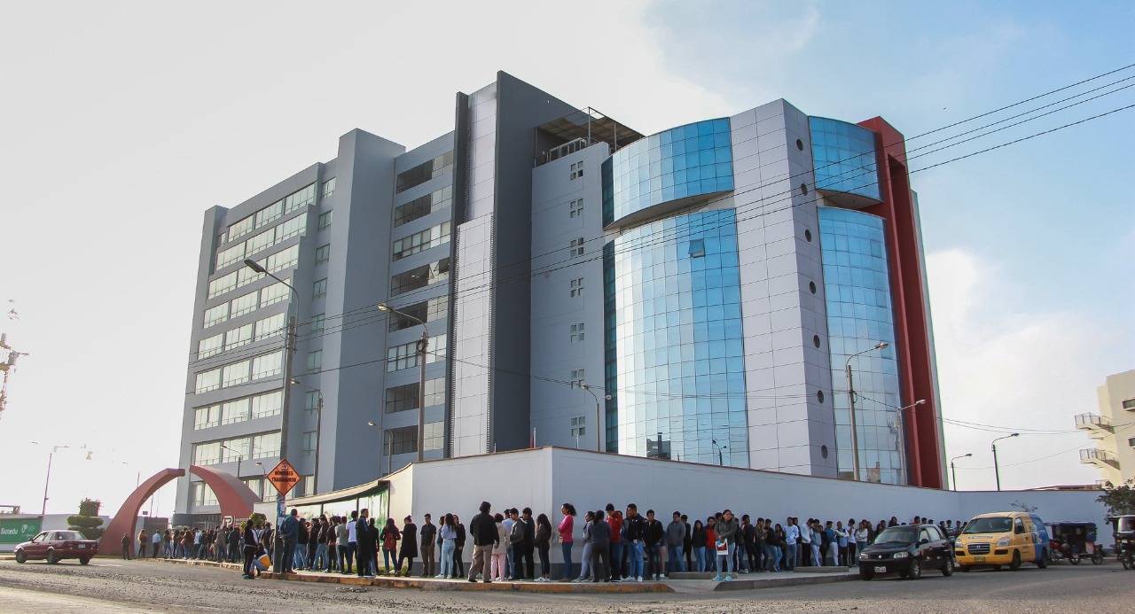 UTP ofrecerá becas completas para alumnos de colegios emblemáticos  