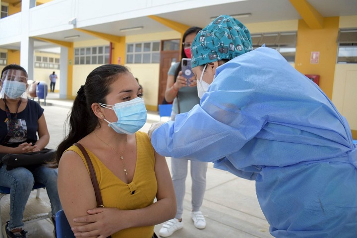 Lambayeque recibe lote de 143,180 dosis y empieza a vacunar a mayores de 35 años 