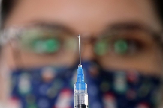 Peruanos y extranjeros desde los 50 años ya pueden recibir la cuarta dosis en el país