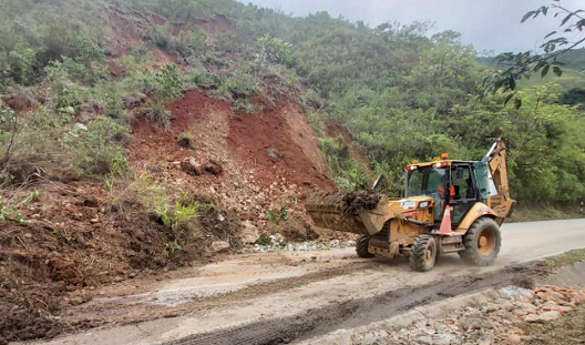 Transportes trabaja en el restablecimiento de las vías nacionales