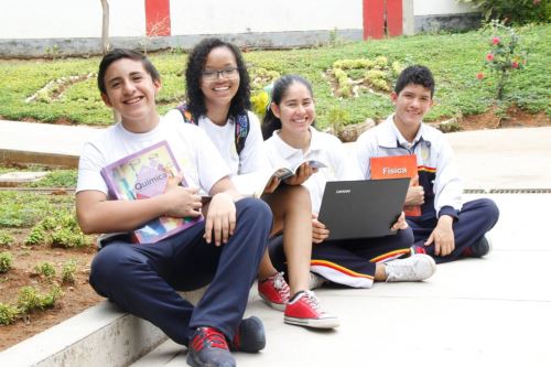 Minedu: 2,698 estudiantes sobresalientes ganan vacante para estudiar en los COAR