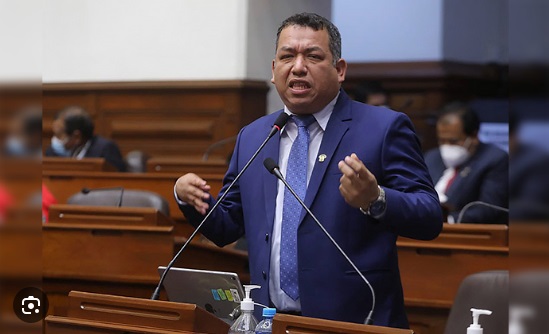 Fiscalía inicia diligencias preliminares contra congresista Darwin Espinoza
