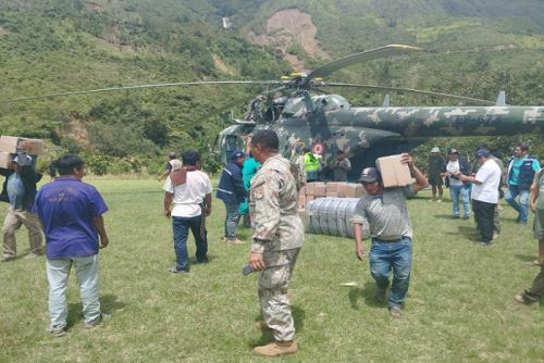 Lambayeque: con puente aéreo llevan ayuda humanitaria a poblaciones aisladas por lluvias