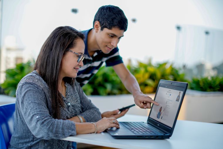  ¿Comprarás un celular a tu mamá? Sigue estas recomendaciones para evitar que su equipo sea bloqueado