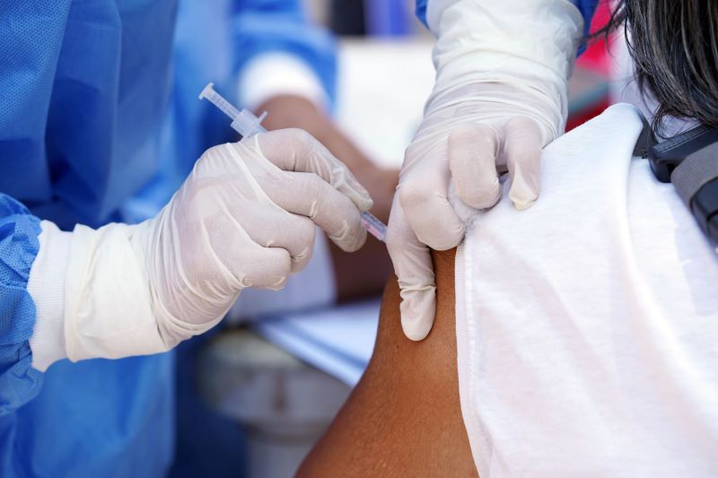 Minsa intensifica vacunación contra la influenza para proteger a población vulnerable