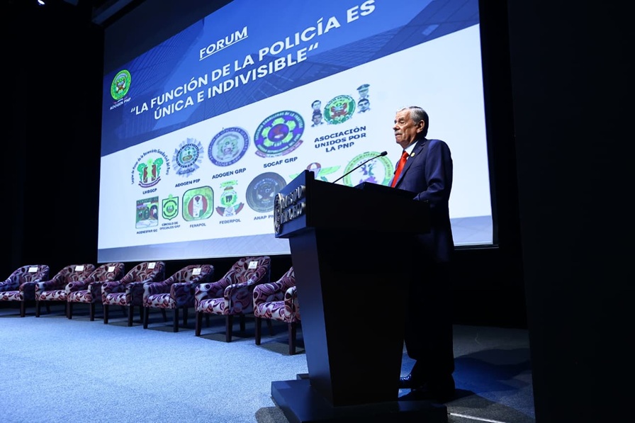 Rospigliosi rechaza propuestas de fragmentación de la PNP y exige fortalecer su unidad institucional